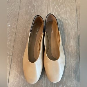 Reformation flats, womens size 7. Never worn